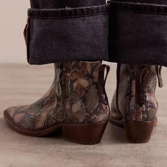 NEW FREE PEOPLE We The Free Atwater Pointed Toe Boots Camel Snake Women's sz 9 - Picture 2 of 3